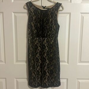 Women’s sleeveless black lace nude lined midi dress size large